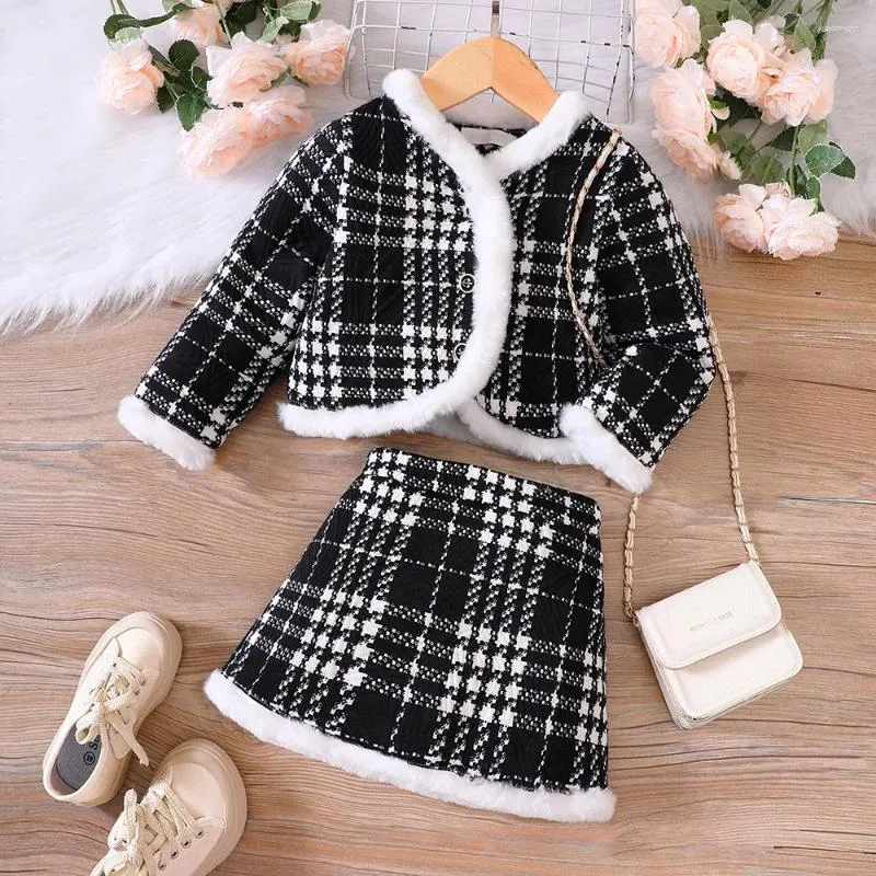 Ensembles de vêtements enfants automne hiver 2pcs tenue filles petite peluche parfumée haut demi-jupe costumes bébé mode chaud vêtements à carreaux