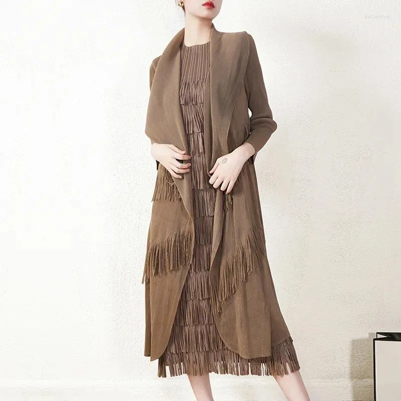 Trenchs de femmes ALSEY Miyake Plissé Fringe Long Manteau 2023 Automne Hiver Léger Luxe Casual Plus Taille Rétro Pour Femmes