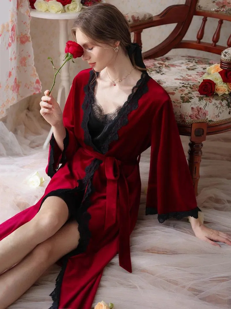 Vêtements de nuit pour femmes Femmes Français Robe de nuit Robe Bourgogne Deux pièces Ensembles Chemise de nuit Robes de velours romantiques Peignoirs d'hiver Vêtements de nuit