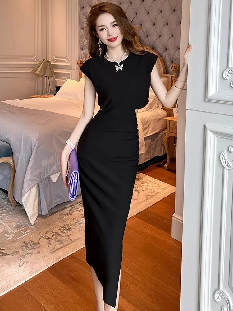 Elegant Black Strapless Dress with High Neckline Elegant Black Strapless Dress with High Neckline