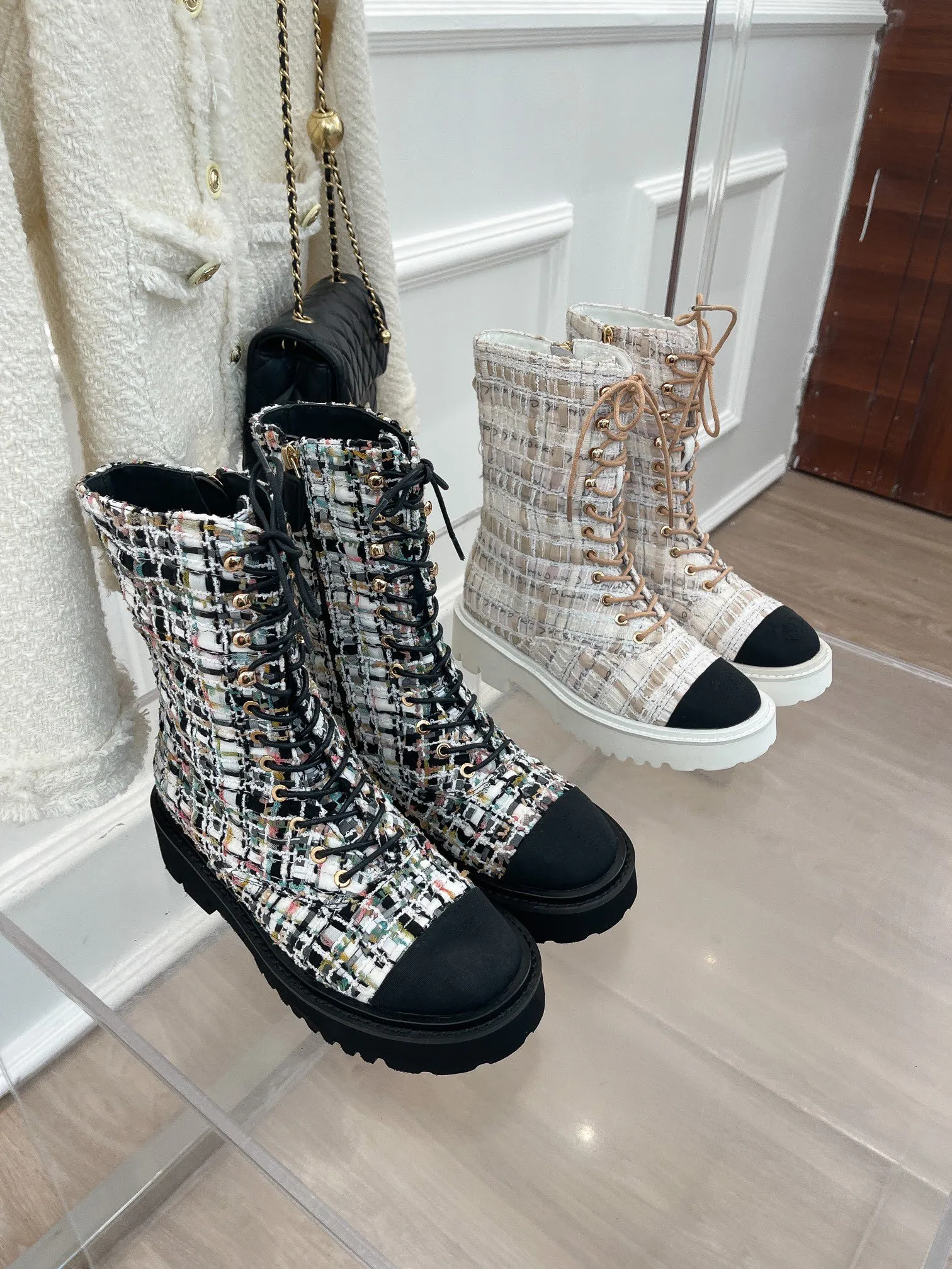 Högkvalitativa skor för kvinnor Runway Channel Real Leather Ankle Motocycle Boots With Heel Round Toe flätad Kontrollera Autumn Winter Fashion Shoes Women Boots