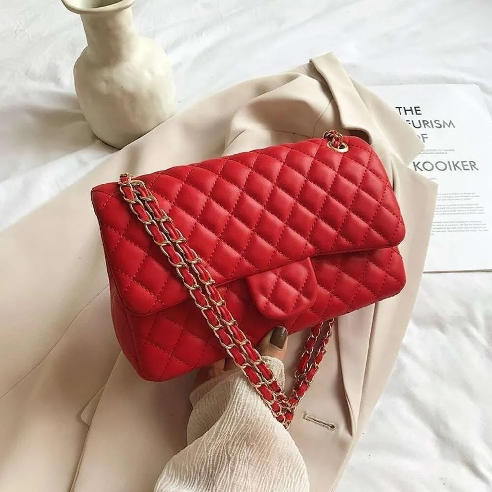 Kvinnors lyxväska butik 80% Factory Wholesale Retail 2023 New Women's Net Red Korean Single Shoulder Trend Crossbody Bag Diamond Lattice Brodery Square5