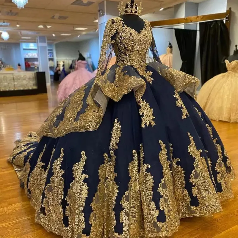 Vestidos de quinceañera de princesa azul marino de lujo con apliques de encaje dorado Perlas con cuentas Mangas largas Vestido dulce 16 Fiesta para niñas Fiesta de graduación Ocasión especial baile de debutante