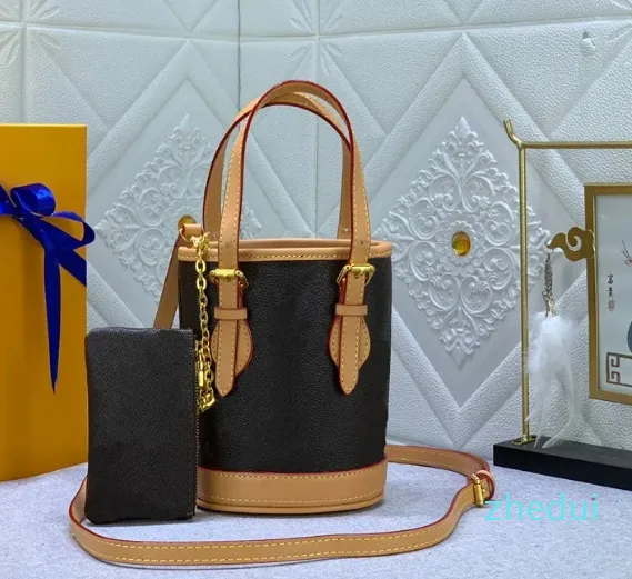 Bolsa feminina da moda, bolsa de ombro em tendência, estampa clássica de letras