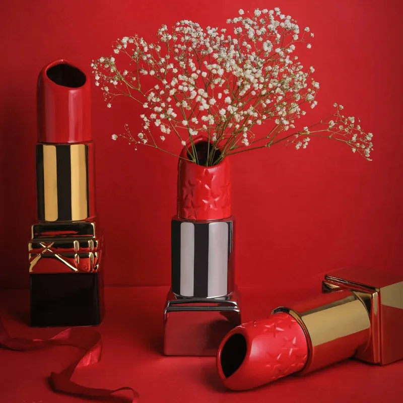 花瓶クリエイティブな口紅形状花瓶セラミック豪華な花が刻まれた金色のモダンなリビングルームの家の飾り創造贈り物231030