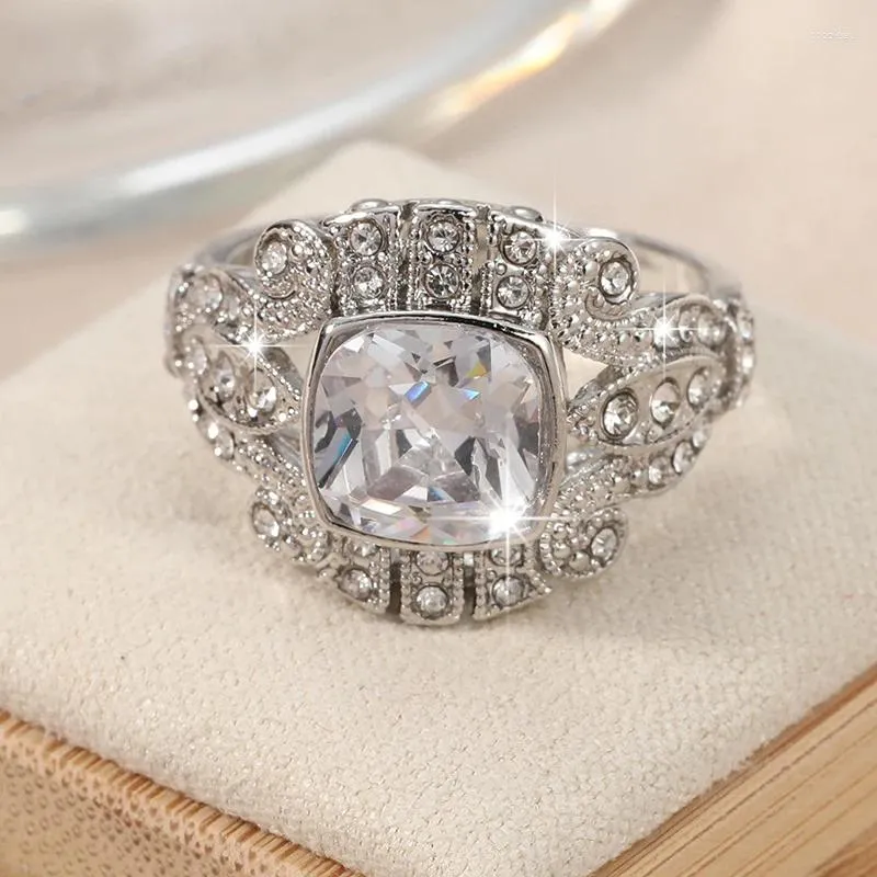 Klaster pierścieni elegancki rocznicowy pierścień z sześciennym cyrkonią idealny prezent dla niej