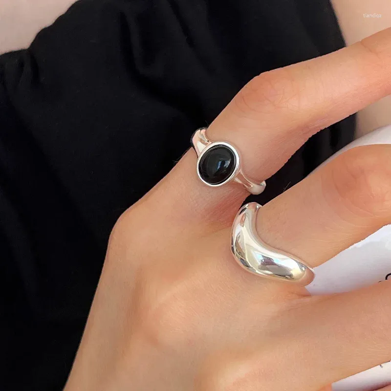 クラスターリングVentfille 925 Sterling Silve Silve Black Agate Ring for Womenギフトジオメトリ曲線スムーズなデザインクリエイティブジュエリードロップ