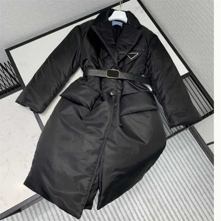 Femmes Designer Long Parkas Manteau avec Matériel Triangle Inversé Femmes Hiver Manteau Épais CostumesBlazers Style Venez avec Ceinture Noir C234k