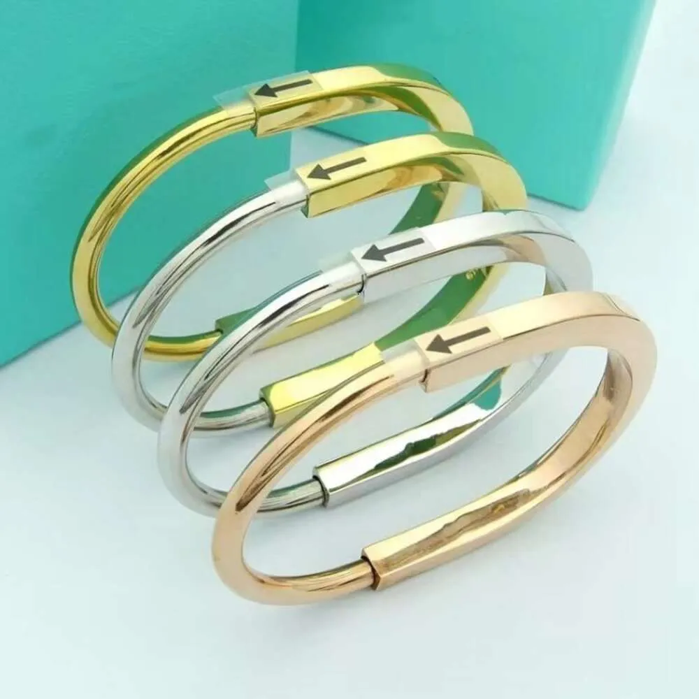 Designer Itys Popular Horseshoe Shaped Titanium Steel Rose Gold Bracelet Jewelry