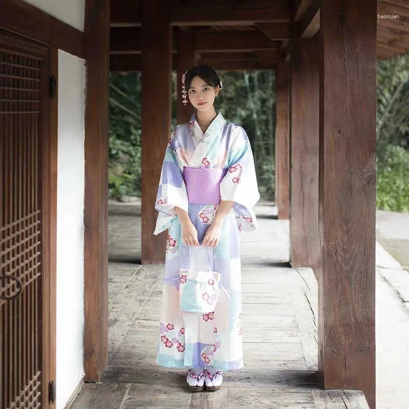 Etniska klädkvinnor kimono mantel traditionell japan yukata ljusblå färg blommor skriver ut sommarklänning utför cosplay