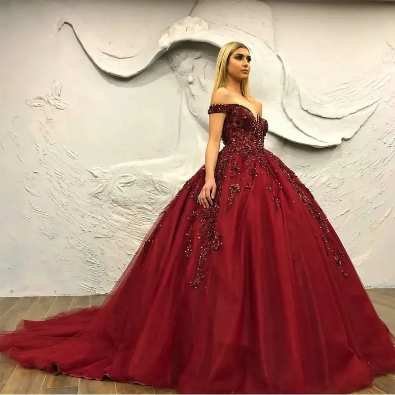 Robe de soirée en dentelle rouge foncé, avec des appliques d'étoiles, des perles et des paillettes, élégante, formelle, épaules dénudées, robe de bal pour femmes