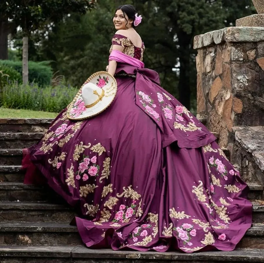 Uva roxo méxico charro quinceanera vestidos fora do ombro apliques de cetim bordado 3d floral princesa doce 15 vestido de baile