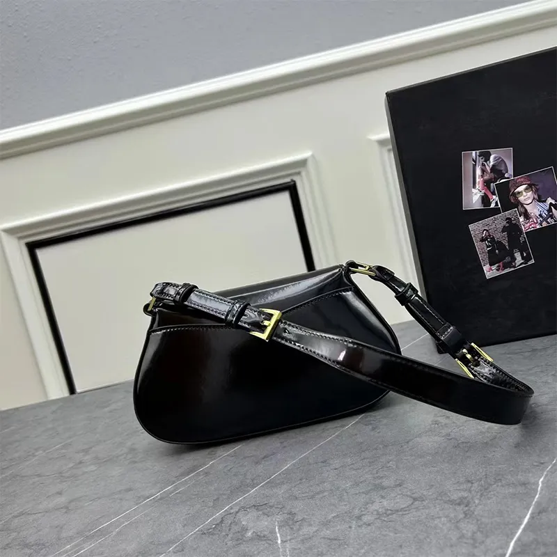 Luxurys handbags flap black shoulder bag leather classic triangle underarm hobo bags for women fashion lady purses clutch designer bag messenger baguette totes