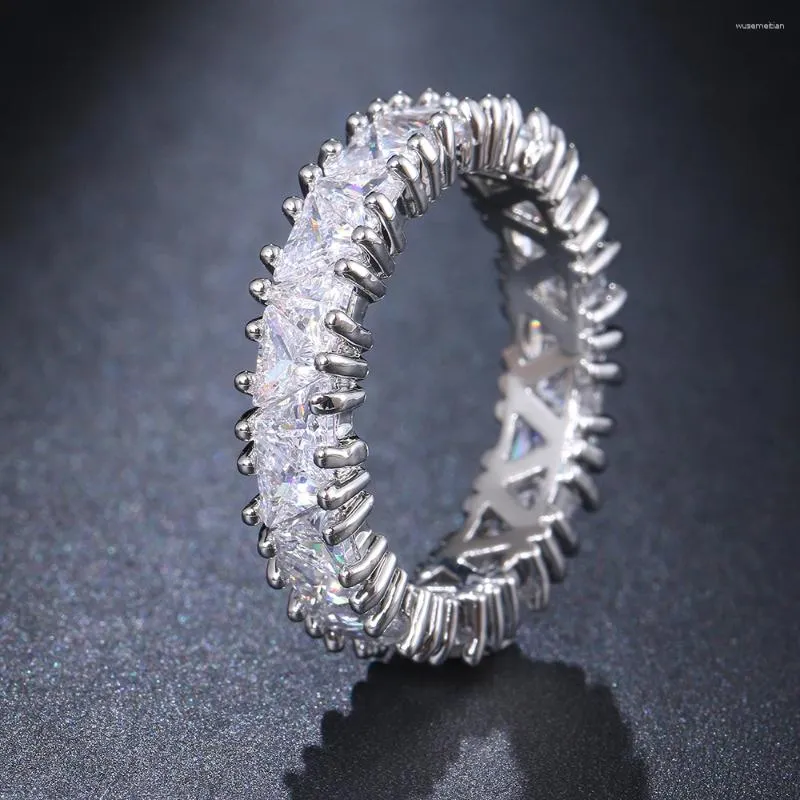 Кольца кластера Emmaya для свадьбы, вечеринки, благородное кольцо с цирконием для женщин, изысканный орнамент, очаровательное платье, необычный подарок