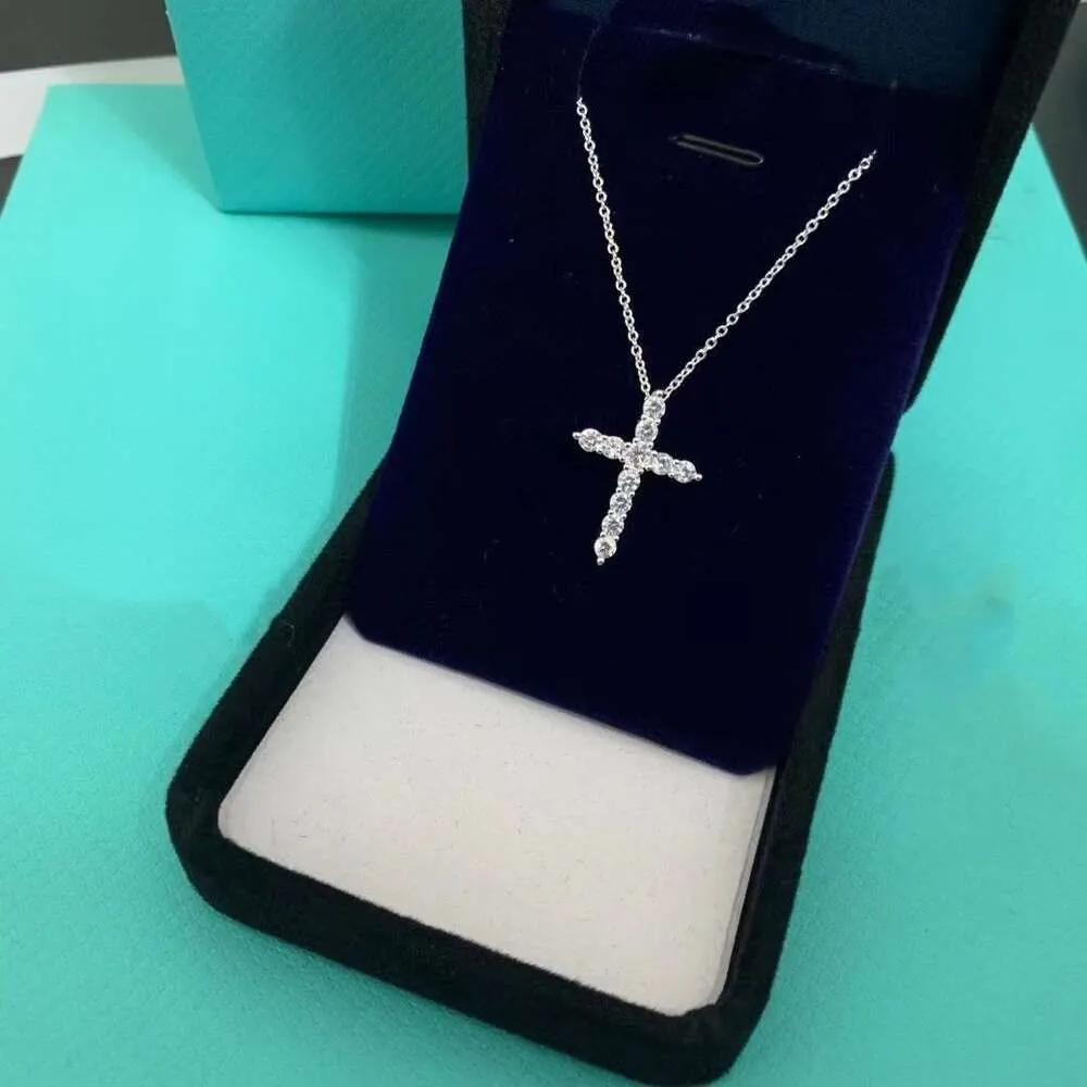 Luxury Designer tiffanitysm classic small cross full diamond necklace womens tiffanitys cross necklace ins small crowd design with box