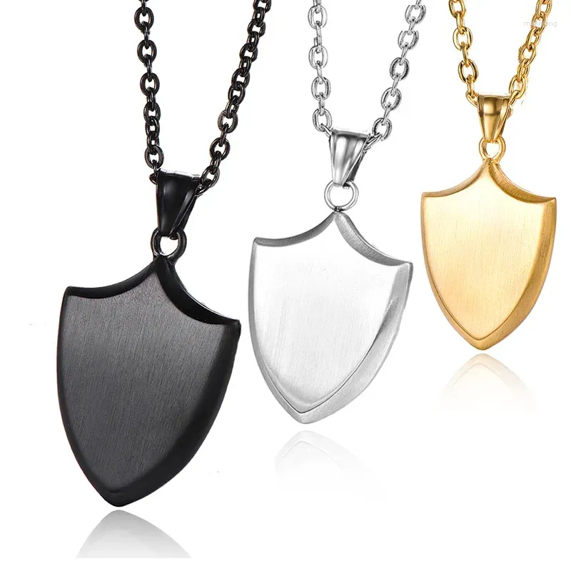 Collares colgantes Marca brillante de acero inoxidable de moda y minimalista con cadena de collar de hombre de escudo triangular