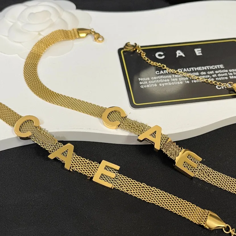 Boutique Diseñador Collar Pulseras Conjunto Chapado en Oro Conjunto de Joyas de Regalo Chica Lujo Charm Carta Collar Otoño Estilo Caliente Regalos de Amor Pulsera Joyería de Alta Calidad