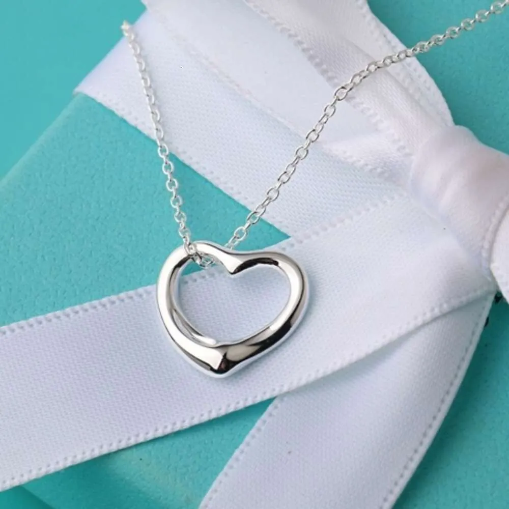 necklace Classique s925 argent sterling en forme de coeur creux coeur amour pêche coeur pendentif collier 520 cadeau pour la saint-valentin