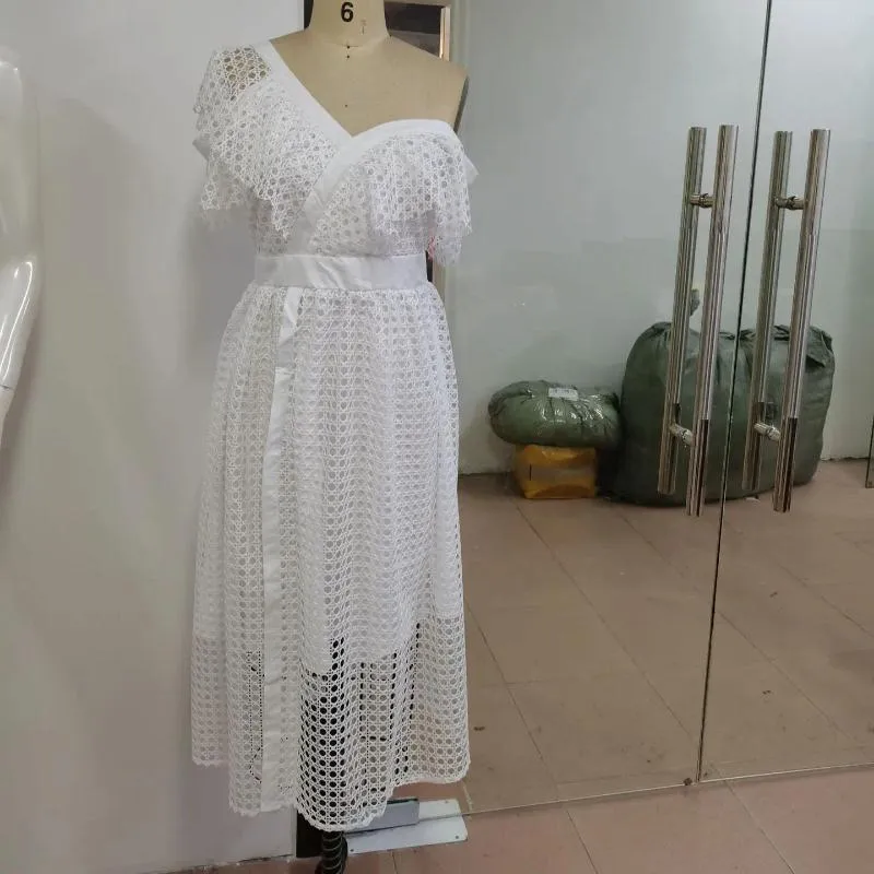 Roupas étnicas 2023 verão vestido de renda branca mulher elegante oco para fora um ombro fora babados sexy clube vestidos de festa plus size mulheres