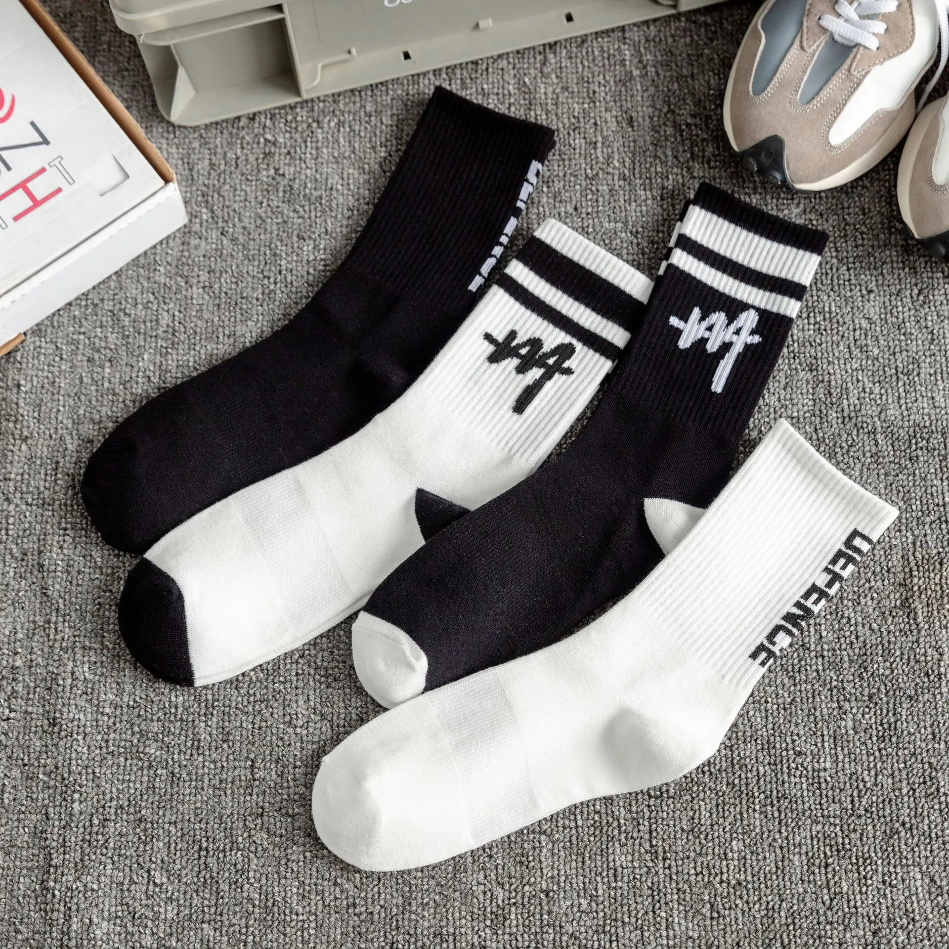 Sélection stricte de chaussettes, mode masculine, chaussettes de sport de rue, tendances européennes et américaines, couples à rayures, chaussettes de basket-ball pour hommes et femmes