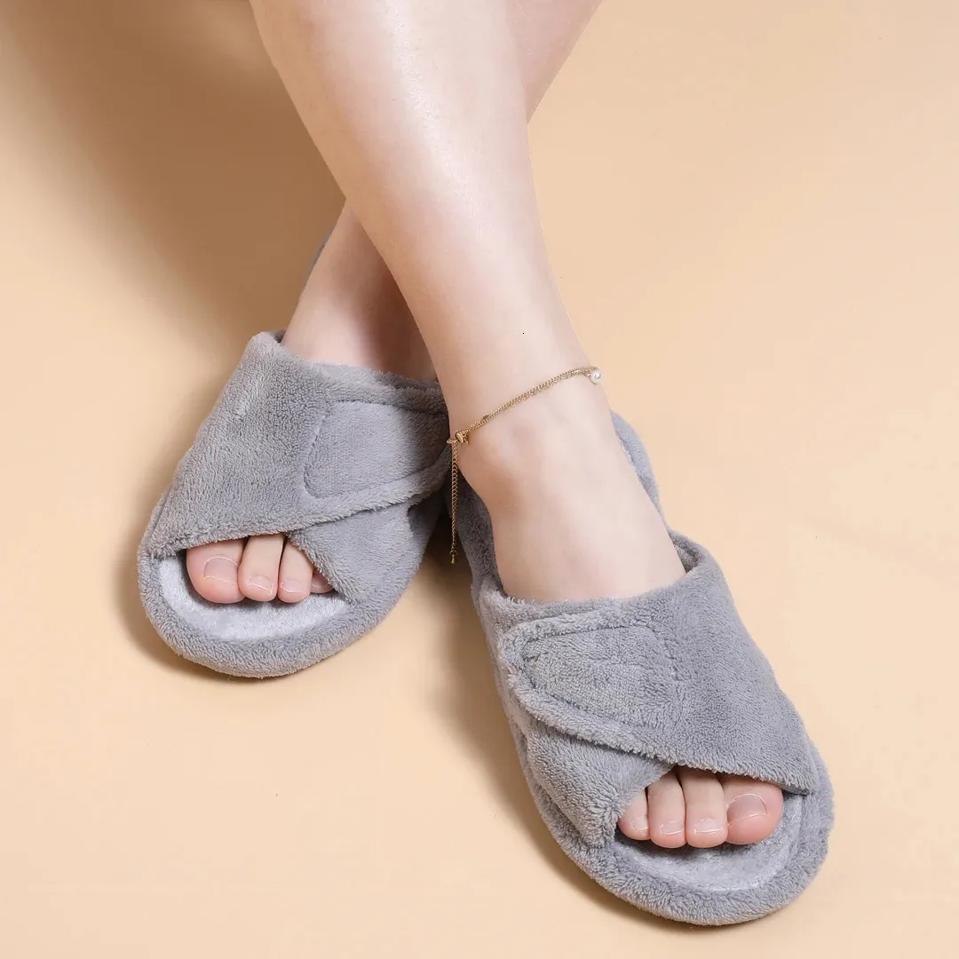 슬리퍼 Comwarm Fashion Fuzzy Fuzzy Indoor Slipper for Women 조정 가능한 테리 천 아치 지원 슬리퍼 4 시즌 오픈 토우 하우스 신발 231031