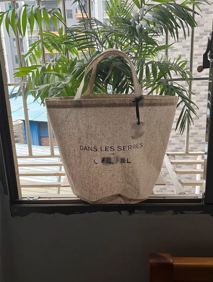 Designer Garden Planting Commemorative Beige Canvas Bag Logo pendant Waterproof Beach Bag letter printed Carrying Bag Home Storage Bag Shopping Bag