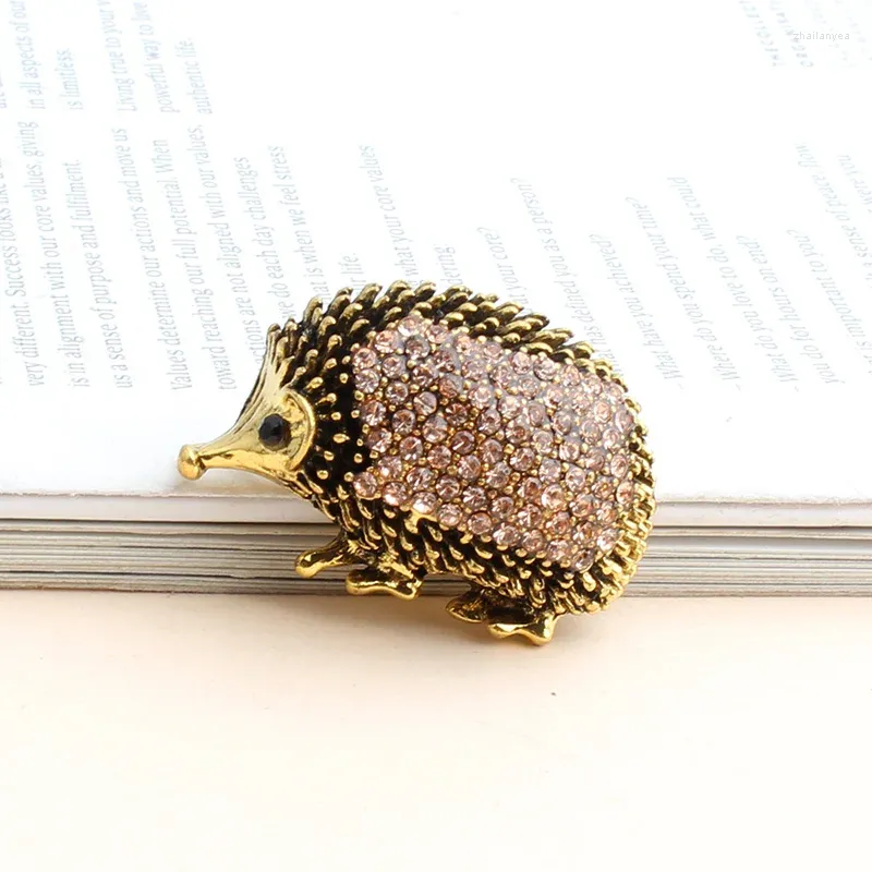 Brosches Pomlee 2023 Hedgehog Brooch Pins Quality Emamel Animal Year Designer smycken gåva