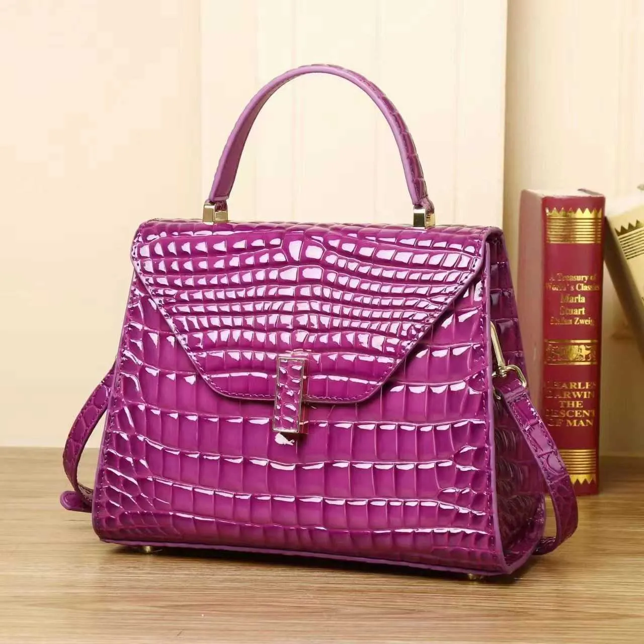 Couro vermelho alto brilho bay crocodilo barriga moda tendência feminina bolsa arqueada grânulo loja bolsa de ombro liquidação