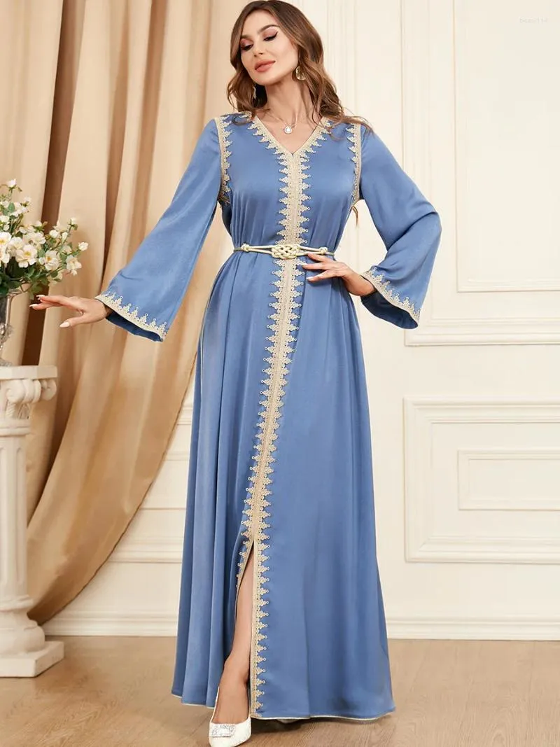 Etniska kläder Mellanöstern Arab Muslimska graciösa kvinnor Autumn Winter Abaya Dress Fullärmar Satin Belt Elegant Dubai Kaftan Robe klänningar