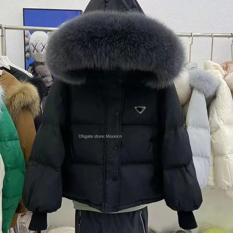 Luxe designer donsparka's voor dames PRXX geborduurd driehoekig metaal met hoed, bontkraag verdikt voor warmte en slanke pasvorm Pufferjack Winterjas