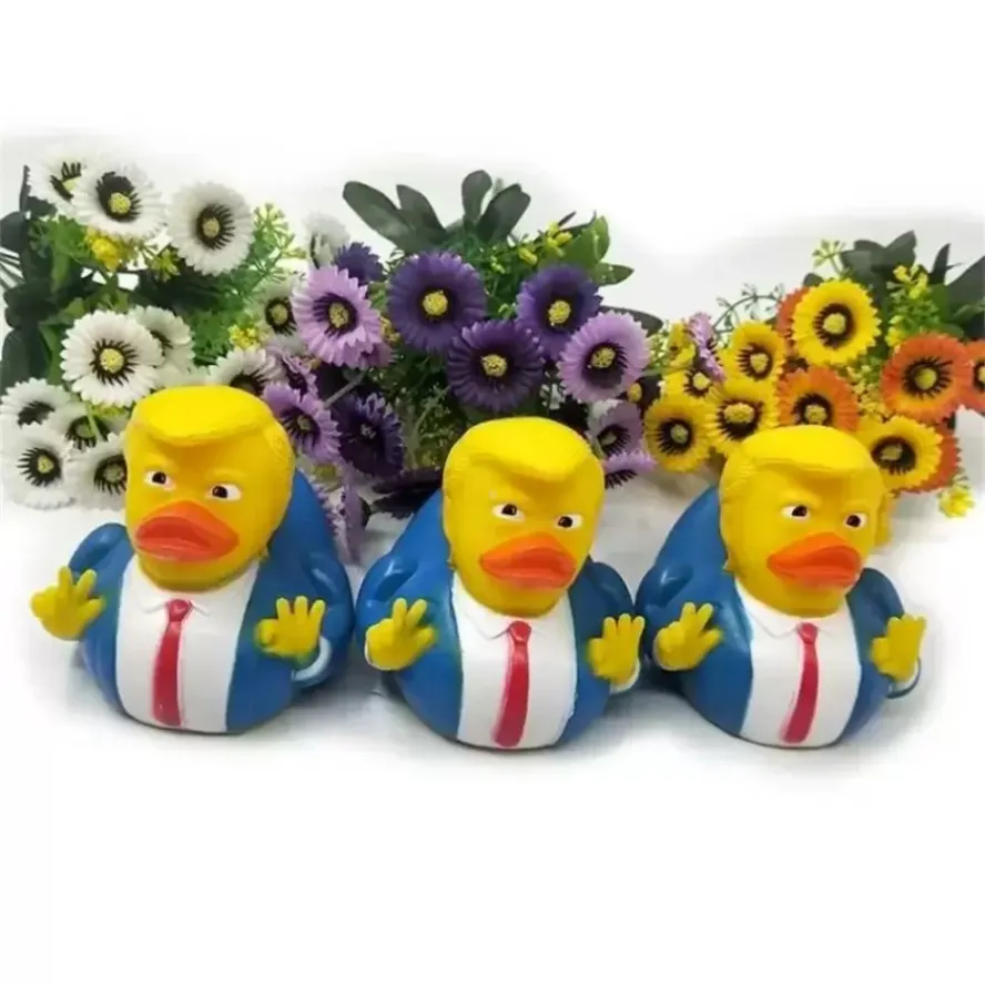 Novità Divertente PVC Trump Ducks Cartoon Bagno Galleggiante Acqua Giocattoli Donald Trump Duck Sfida Presidente MAGA Forniture per feste Regalo creativo 8,5x10x8,5 cm B1031