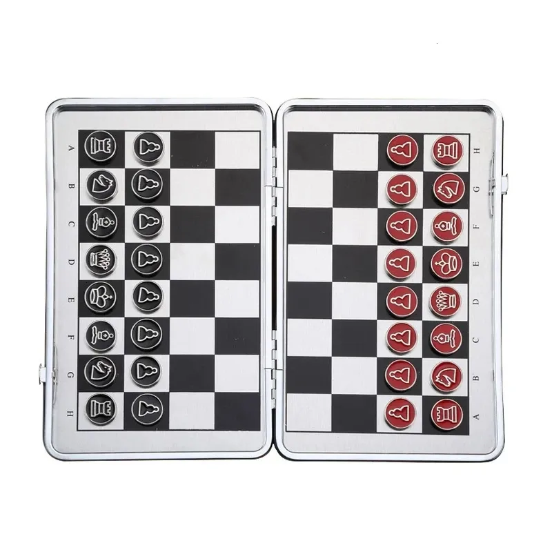 Jeux d'échecs Voyage Jeu d'échecs international Poche Mini pièce magnétique en cuir PU Échiquier pliable en alliage d'aluminium Jeu de société Chessman 231031