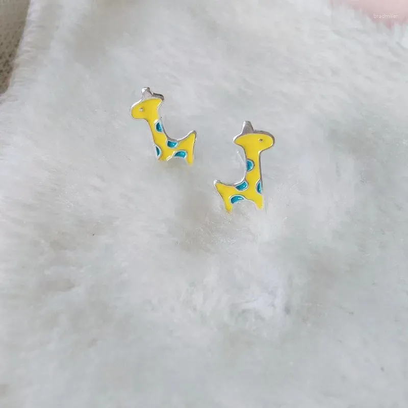 Boucles d'oreilles tendance couleur argent, jolie petite girafe jaune bleu pour femmes et filles, cadeau à la mode, bijoux, livraison directe, vente en gros