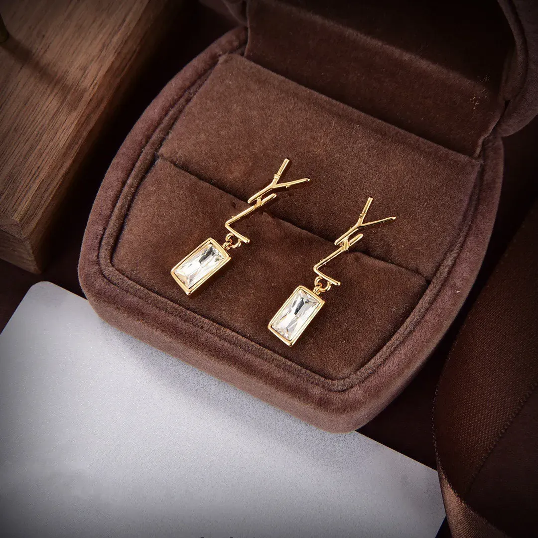Designer Studörhängen Silver Hoop Earings Gold Diamonds Earring Love Earrings Stud Pearl Earing Pendants Women smycken Wedding Present 2310315d