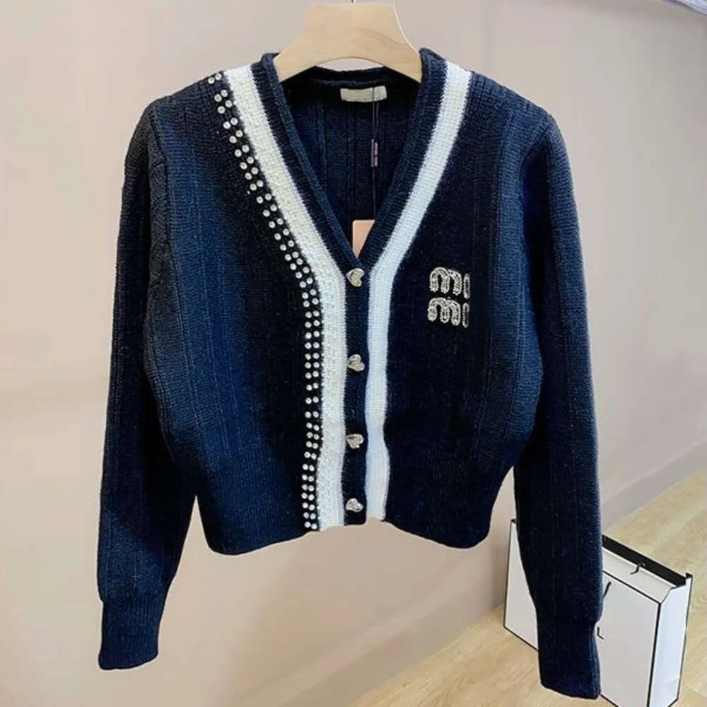 V pescoço de malha cardigan mulheres suéteres miu designer suéter cashmere jaqueta diamante bordado casaco feminino camisola roupas de luxo