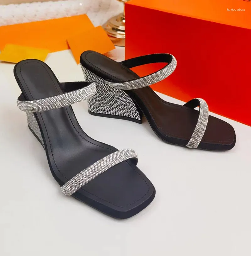 Hoge kristallen sandalen hakken diamanten ontwerper echte lederen slip op mode dames muilezels kleding schoenen bruiloft 3028 fashi