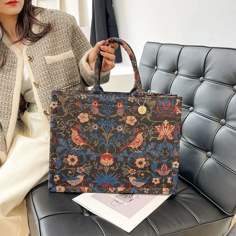 Torby na zakupy haftowane torby dla kobiet dla kobiet wysokiej jakości nylonowe torba na ramię luksusowe torebki i torebki projektant torba na zakupy 231031