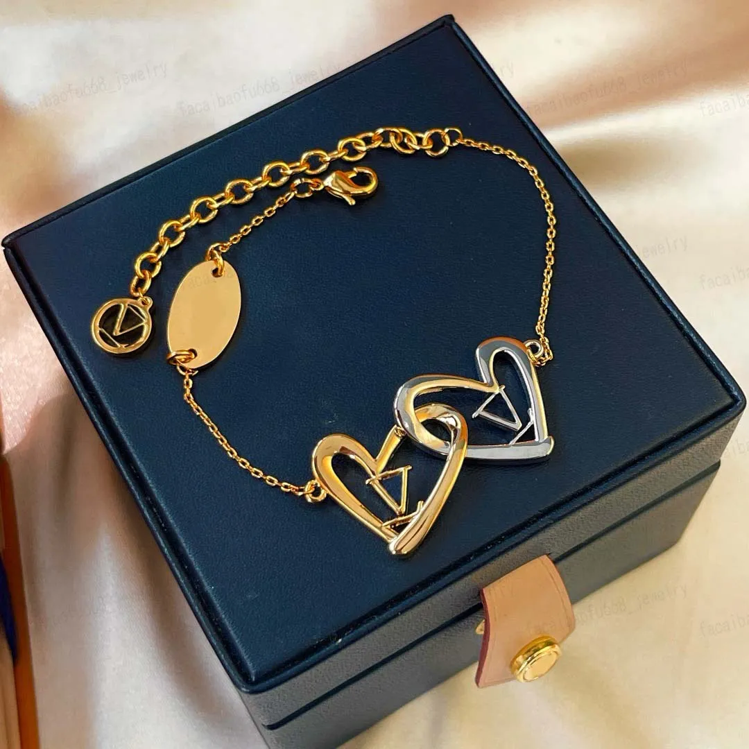 Bracciale di design a forma di cuore alfabeto di Roma, semplice rame in oro elettroplato14k, colore oro/argento che abbina il braccialetto da donna a doppio cuore a forma di cuore
