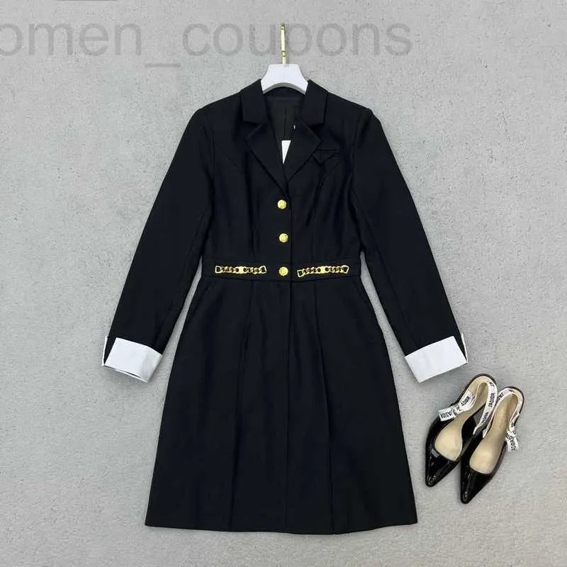 Robes décontractées de base Designer petit parfum de style français, col en V unique, fausse robe de costume courte en deux pièces noire, automne et hiver pour femmes, stature, sensation haut de gamme KGXA