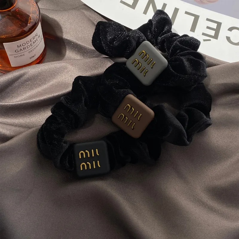 Leuke vierkante letter scrunchies 3 kleuren letter elastische haarband voor cadeaufeest mode haaraccessoires