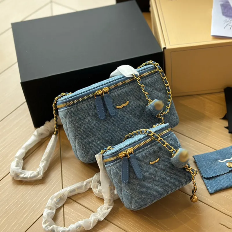 Fashion Women Makeup Bag Denim Bag Diamond Check Gold Hardware Metal Clasp Luxury Handbag Matelasse Chain Crossbody Bag Press Gold Ball Shoulder Bags Sacoche 18/11cm