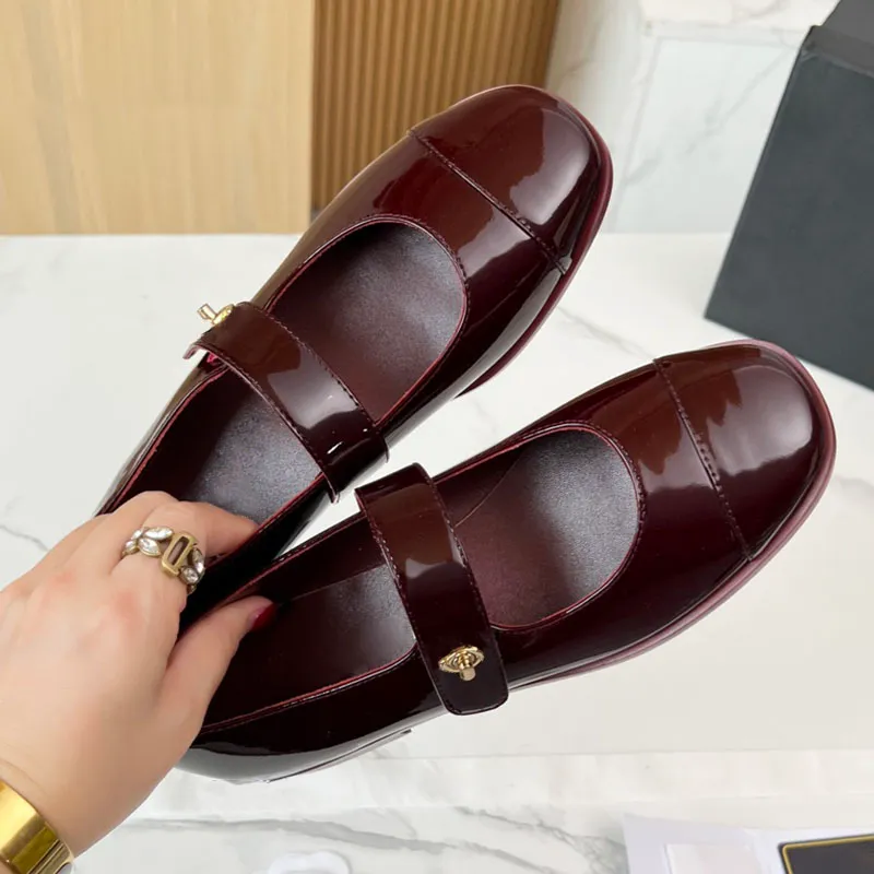 Womens Loafers Dress Shoes Designer Ballet Shoe Classic Patent Leather Cowhide Retro Pumps Chunky Low Heels Leisure Shoe Ladies With Buckle Red Burgundy Casual Shoe