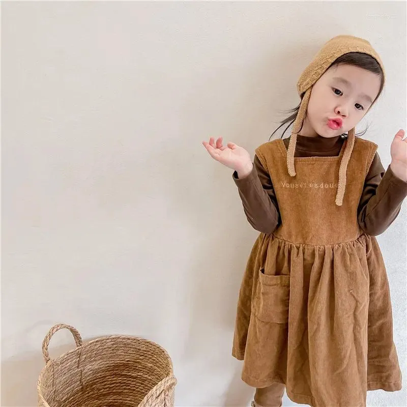 Платья для девочек, коллекция 2023 года, зимнее вельветовое платье без рукавов для маленьких девочек с вышивкой и надписью в корейском стиле, утепленное теплое платье-жилет для малышей