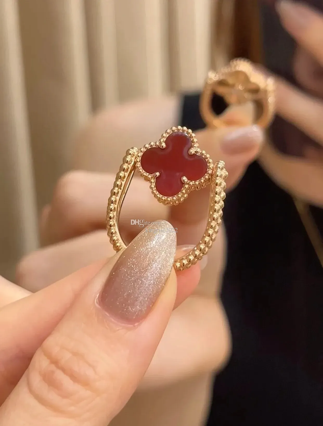 Yeni lüks marka vintage küme yüzükleri van motifleri tasarımcı dönen çift yan çiçek yüzüğü 18k altın kaplama kırmızı dört yaprak yonca cazibe yüzüğü kadınlar için parti hediyesi cleef