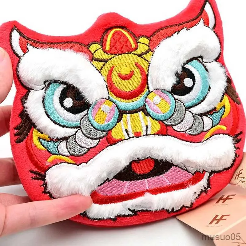 Mobiltelefonkedjan Lion Plush Bag Kindergarten Väska Nyårspresent Mascot Spring Festival Vakna Lion Plush Bag For Children's Gift R231031
