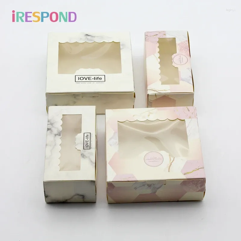 Cadeau cadeau 50pcs boîte en carton avec fenêtre kraft mariage pour bonbons bonbons jouets cadeaux fournitures d'emballage