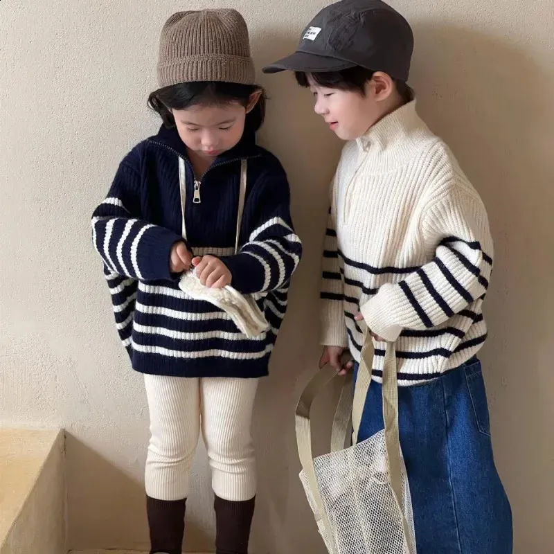 Pullover Dzieci Ubrania na drutach 2023 Jesienne proste w paski Sweter chłopców Casul Loose Girl's 231030