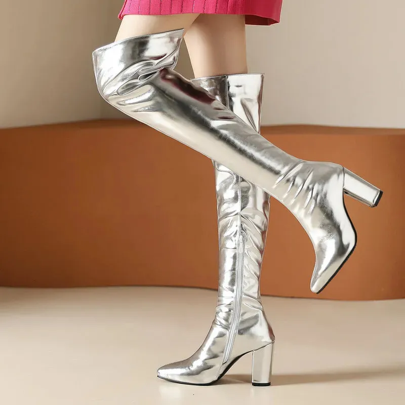 Модельные туфли Золото Серебро Модные женские сапоги выше колена Осень-зима Сапоги до бедра на квадратном высоком каблуке Лакированные женские ботинки на молнии из искусственной кожи 231031