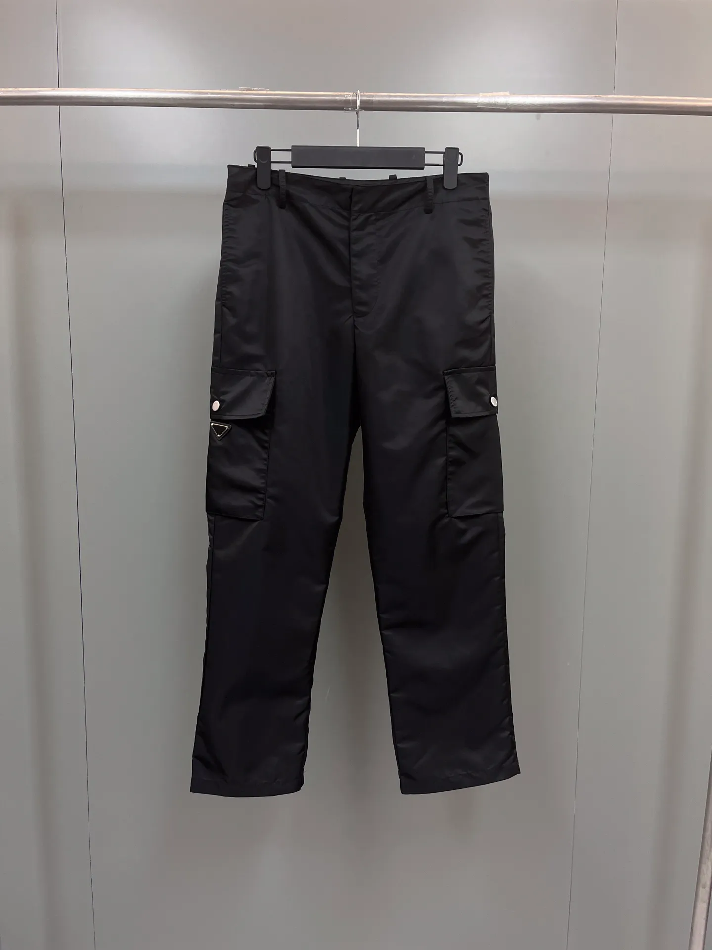 Pantaloni da uomo di marca di fascia alta pantaloni cargo neri dal design elegante con cuciture tascabili Pantaloni firmati di lusso di alta qualità di taglia USA