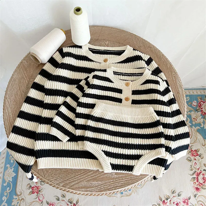 Passende Familienoutfits Herbst Baby Gestreifter Pullover Mantel Shorts Set Mama Strickjacke Eltern-Kind-Kleidung 231030